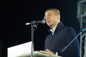 Мицкоски од плоштадот Македонија во Скопје: Да ја дочекаме Новата година заедно со нашиот народ!