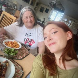 Емотивна порака за својата баба на социјалните мрежи сподели внуката на Сенка и Зафир Хаџиманов