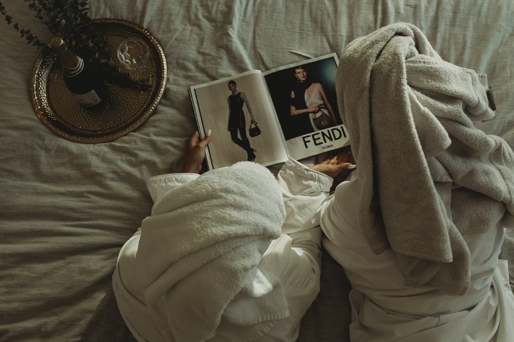 5 работи што треба да ги направите пред спиење за да се разбудите среќни