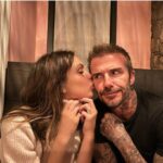 (Фото) Додека трае драмата со Бруклин, Викторија Бекам доби витешка титула во Париз