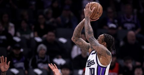 ВИДЕО: Дероузан ја мина границата од 26.000 поени во НБА во победата на Сакраменто