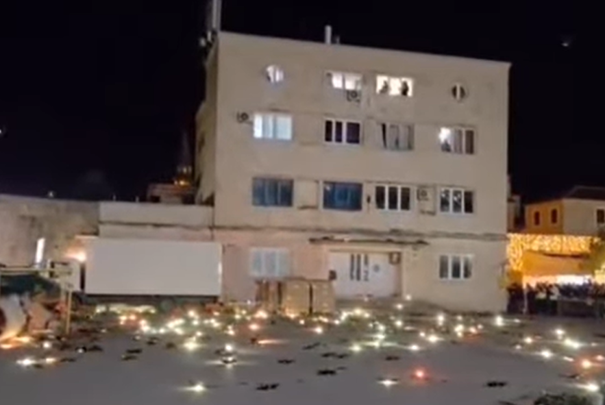(ВИДЕО) НАМЕСТО СПЕКТАКЛ, СЕ СЛУЧИ ФИЈАСКО ВО БУДВА: Дроновите завршија во морето