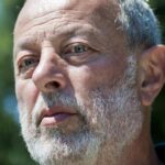 Мика Алексиќ погребан со хор: Еве кои јавни личности се појавија на погребот на обвинетиот режисер