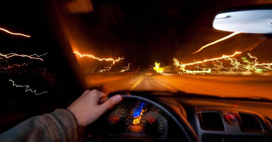 ЕУ ВОВЕДУВА НОВИ ПРАВИЛА: Од јули ново задолжително стоп-светло- Еве како функционира и што значи за возачите