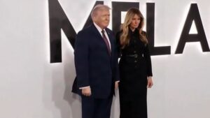 (Видео) Меланија Трамп блесна на премиерата на нејзиниот документарец