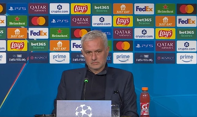 Хаос во Бенфика: Навивачите се судриле со Мурињо среде тренинг (ФОТО)