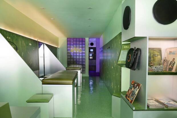 Салон во Њујорк целосно посветен на првото искуство со тетовирање