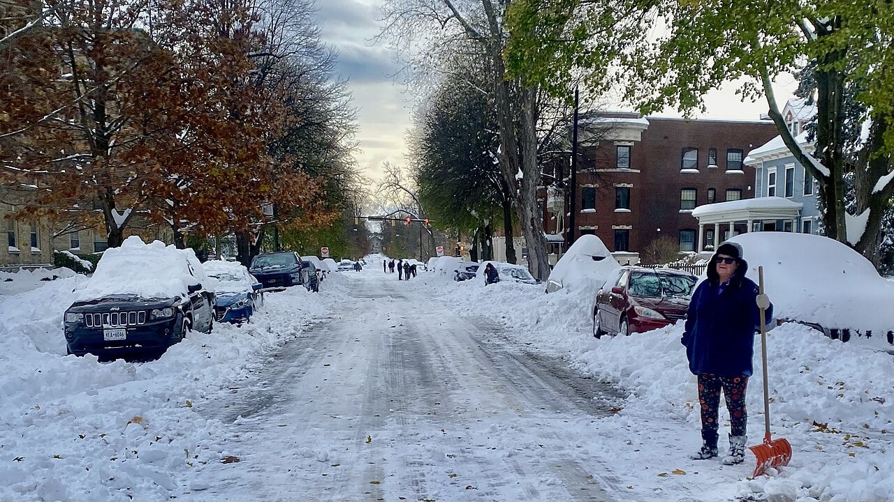 ЦРНИОТ БИЛАНС НА СНЕЖНАТА БУРА ВО САД достигна 35 лица, 220 милиони Американци во состојба на готовност