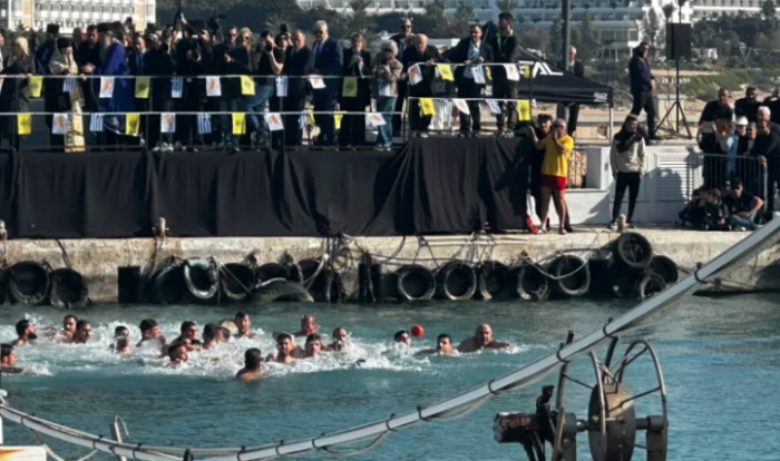 Полициска потрага во кипарскиот град Лимасол по лицето кое го фатило светиот крст и побегнало