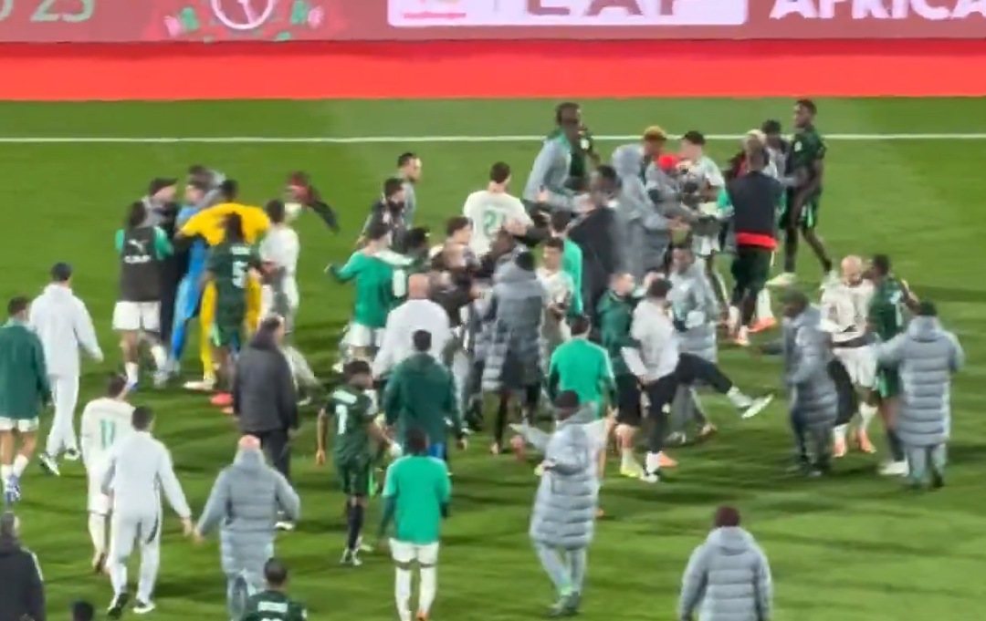 Каков хаос на теренот, но и во центарот на новинарите по меч на АФКОН (ВИДЕО)