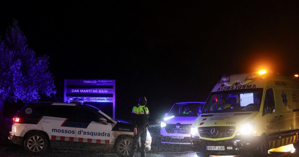 Еден загинат, десетици повредени во железничка несреќа во Шпанија