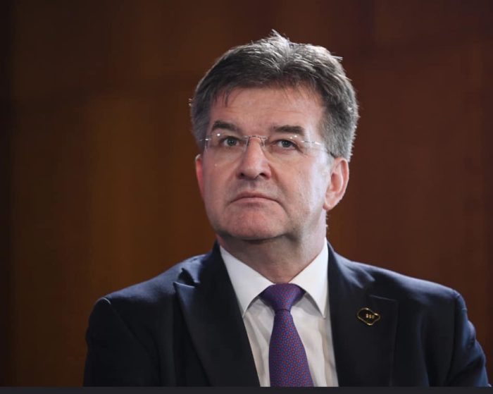 Лајчак поднесе оставка заради комуникацијата со Епштајн