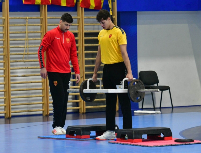 Подготовките за ЕП течат – момците на Лазаров работат и на физичката сила (ФОТО)
