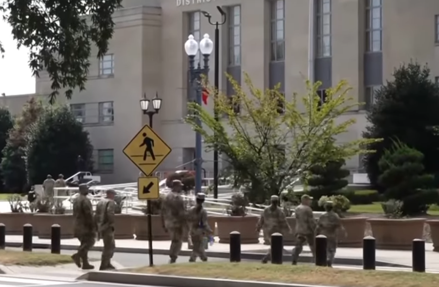 Градоначалникот на Минеаполис: Демонстрантите во Минеаполис “да не се фатат на мамката“ на Трамп