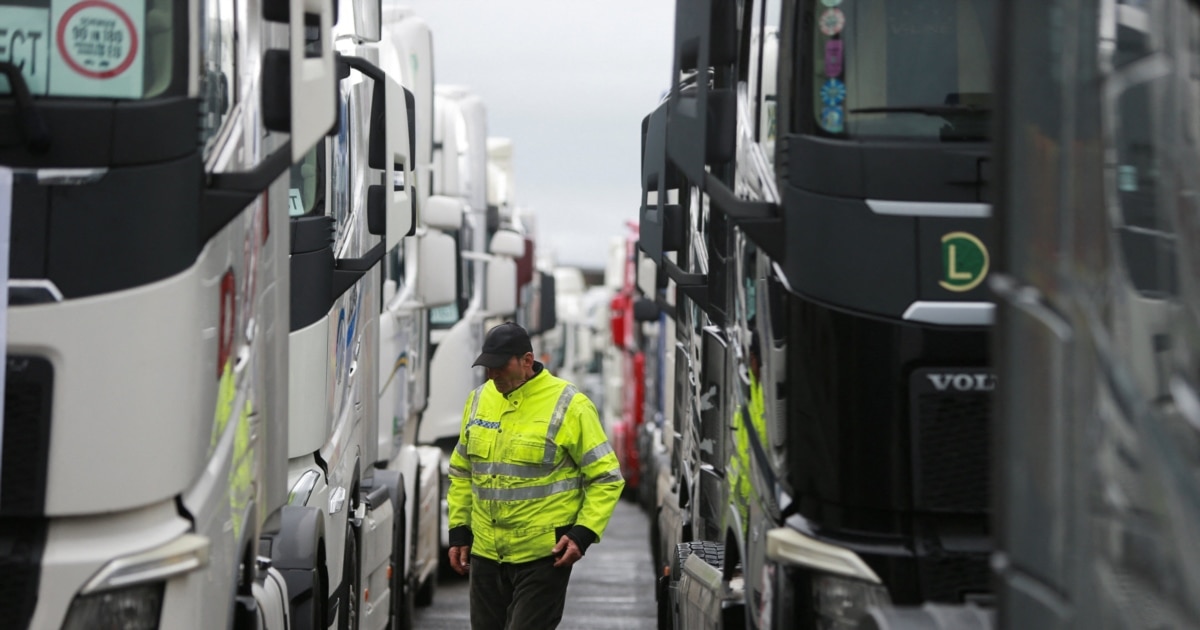 Црногорските превозници ја прекинаа блокадата на границите