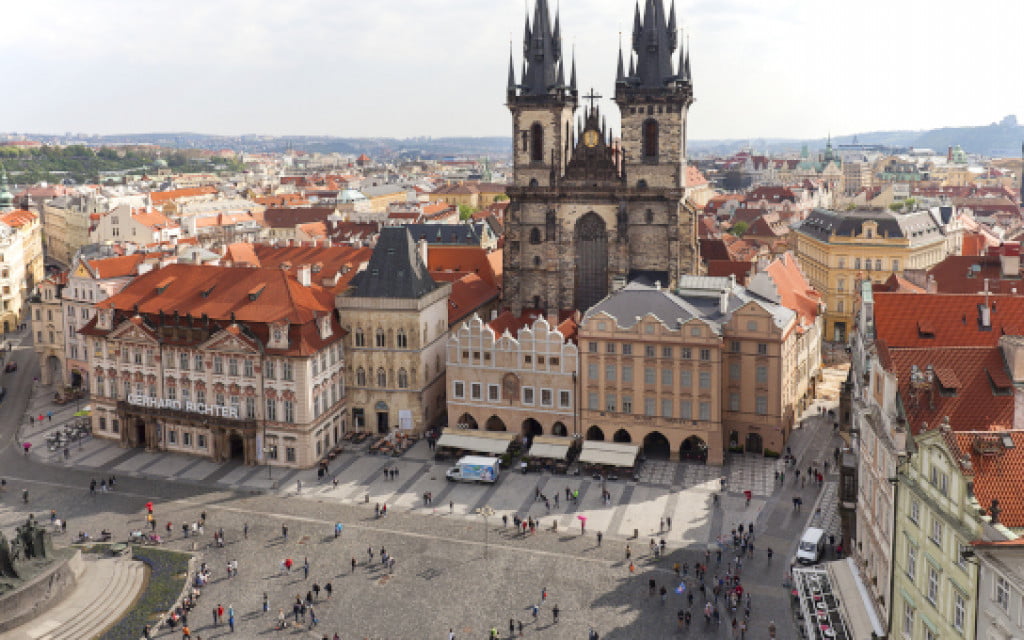 Пукање во Чешка: Маж отвори оган во градското собрание, има жртви