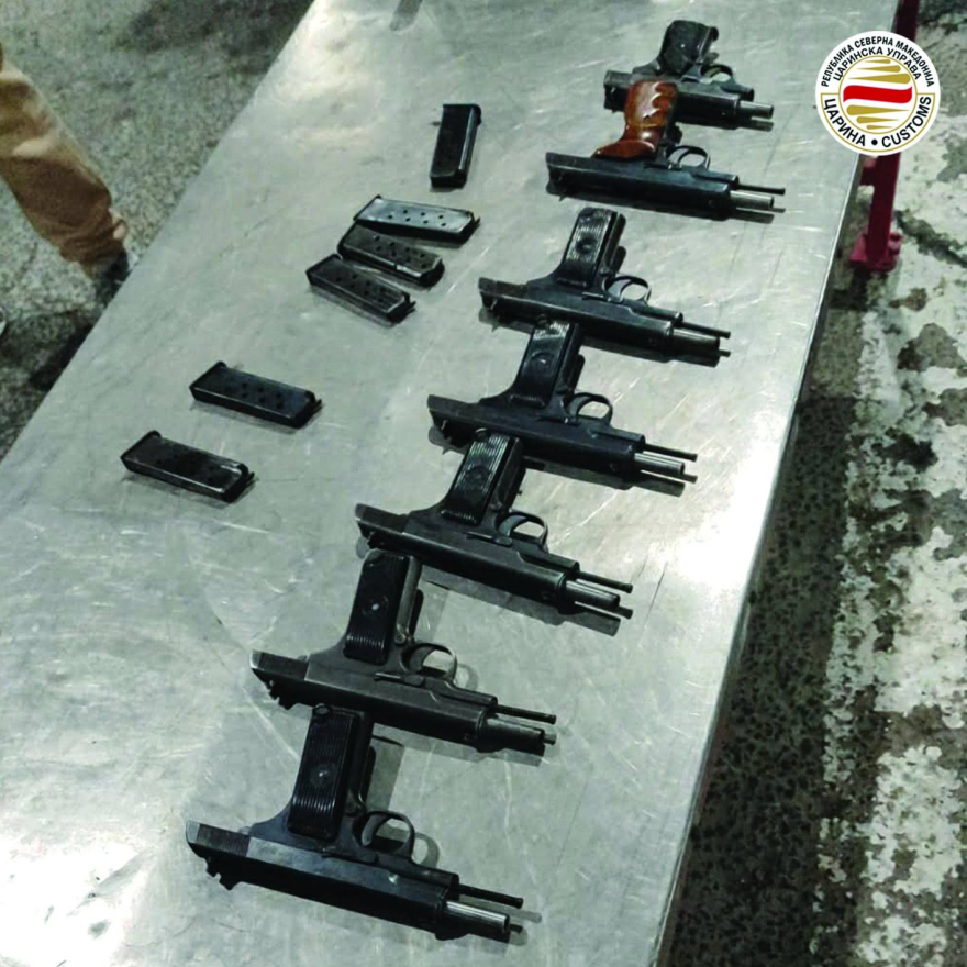 На преминот Богородица цариниците запленија девет пиштоли, едно лице во притвор