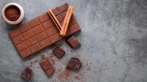 Храна што го подобрува расположението: Мал водич за посреќен ден!