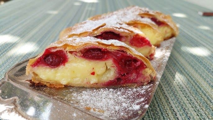 РЕЦЕПТ НА ДЕНОТ: Штрудла со вишни и гриз