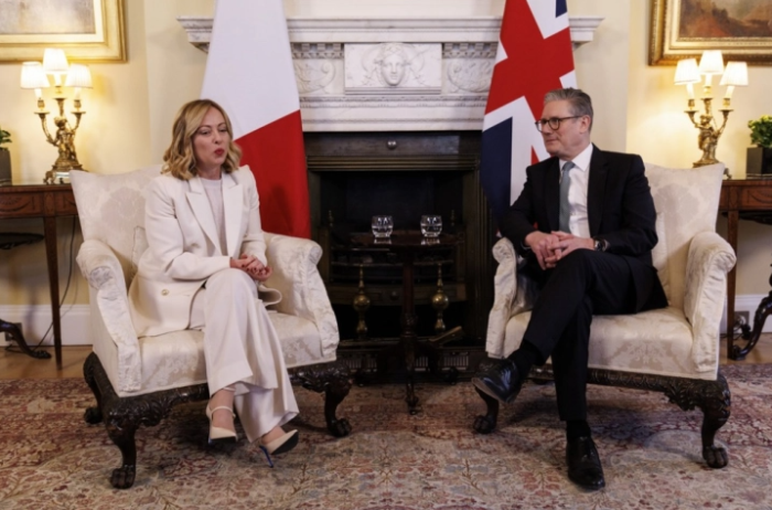 Стармер не сака разговори со Путин како што предложија Макрон и Мелони