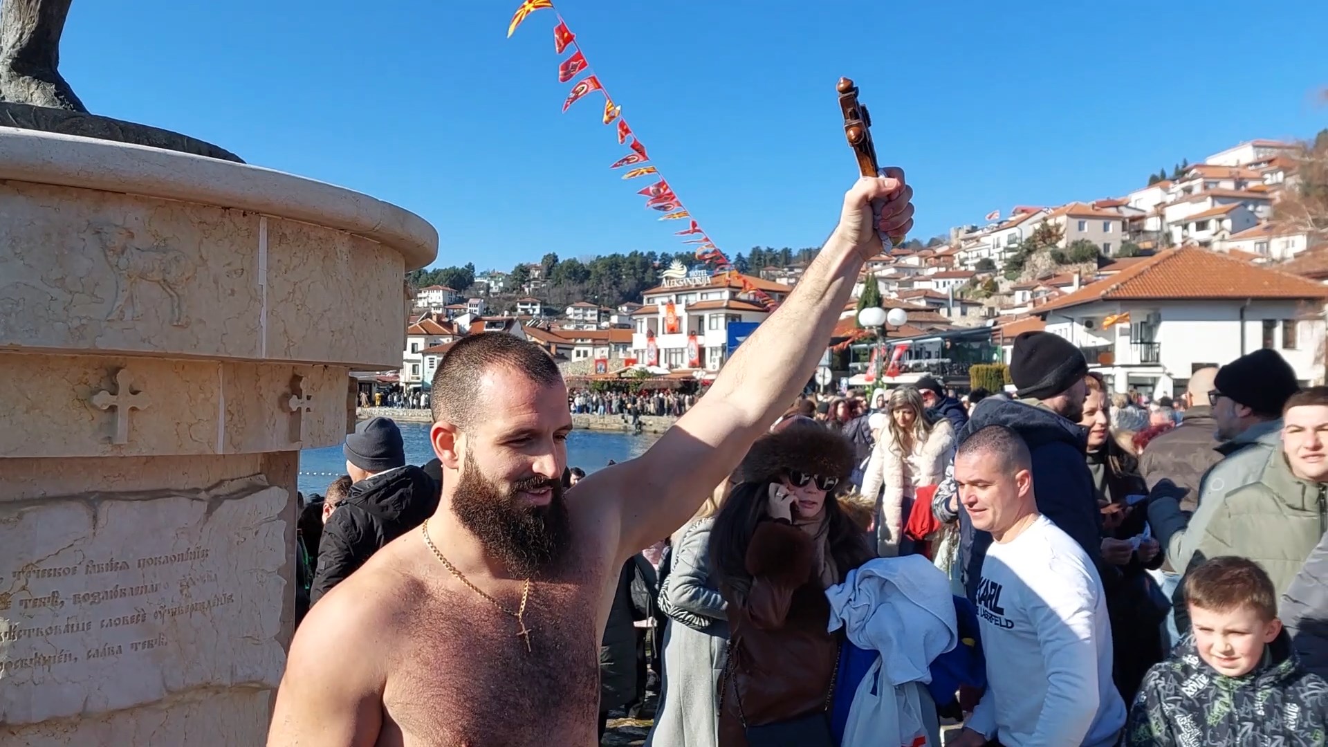 Мартин Гоџо од Варош по трет пат го фати крстот во Охридското езеро