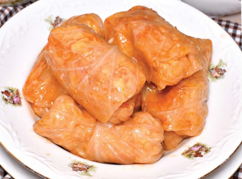 Додајте ја оваа состојка во филот за сарма и ќе добиете вкус за којшто ќе се раскажува со години: Старински трик од готвачот на баба