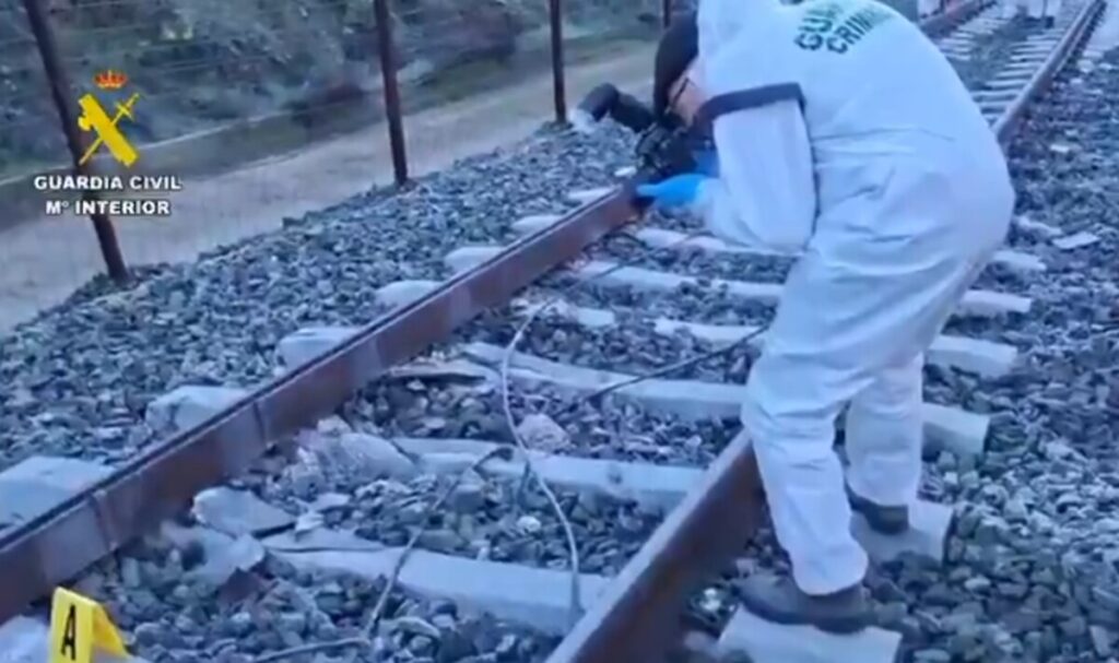 Брзата железничка линија во Шпанија ќе остане затворена најмалку до петок