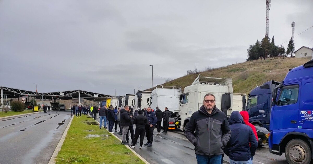 Превозниците од Србија и Босна и Херцеговина ја прекинаа блокадата на границите
