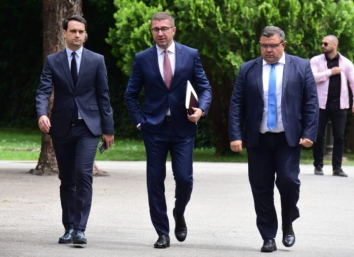 САМО ФИЛИПЧЕ НЕ ДОАЃА: Лидерска средба на иницијатива на Мицкоски за реформските закони и за укинување на техничката влада