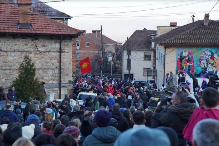 ПОЧНУВА ВЕВЧАНСКИОТ КАРНЕВАЛ: Настапи на познати македонски изведувачи вечерва, главната поворка во центарот на Вевчани утре