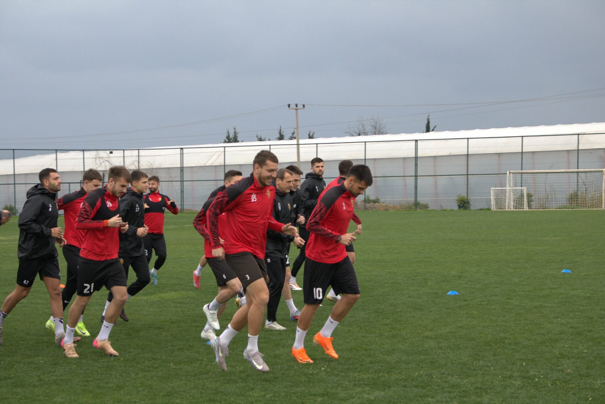 По три дена потоп, Вардар во полн ритам одработи „сув“ тренинг (Фотогалерија)