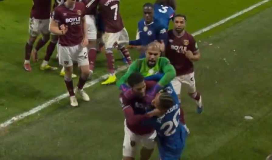 Инцидент во Премиер лигата: Тодибо како да сакаше да го задави Жоао Педро! (ВИДЕО)