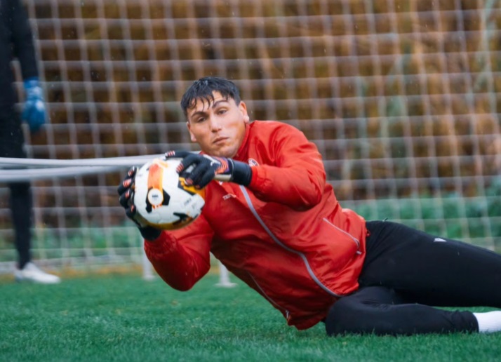 Голманот на Струга си постигна комичен автогол во Анталија (ВИДЕО)