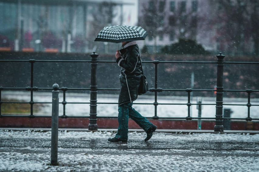 Oблачно со повремени локални врнежи од дожд, на повисоките места од дожд и снег
