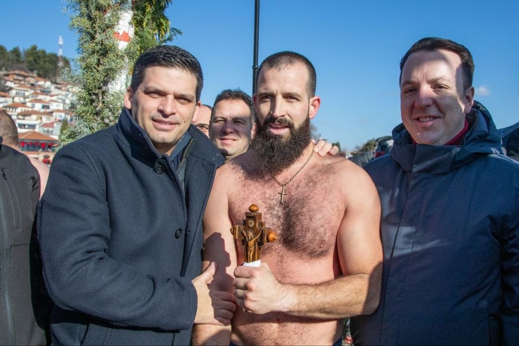 Мартин Гоџо го фати крстот во Охрид