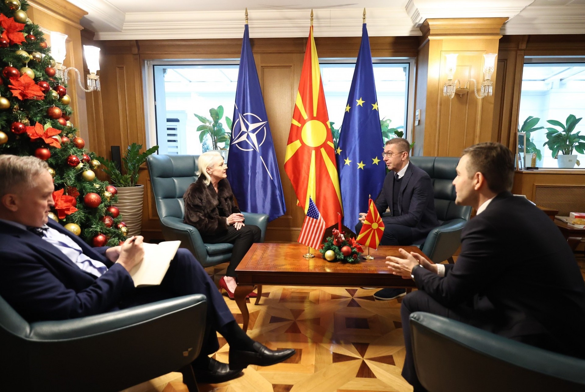 (ФОТО) Агелер беше на проштална средба кај Мицкоски