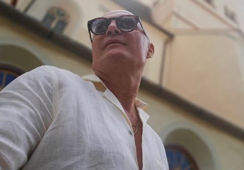 Мили им оддржа лекција на натпреварувачите во „Ѕвездите на Гранд“: Композиторот покажа што значи сценско движење (видео)