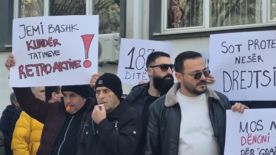 Нов протест пред УЈП во Тетово – поддржани и од други градови, бараат поништување на ретроактивните даноци