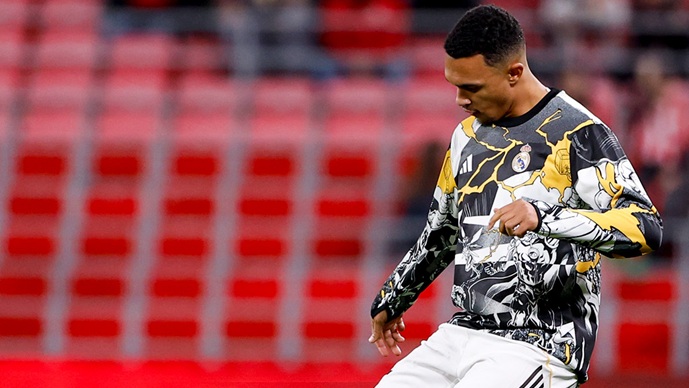 Александер Арнолд се поврзува со шокантен трансфер во Премиерлигата