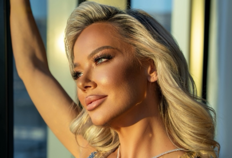 Фотографии на работ на еротика: Маја Шупут и нејзиното 19 години помладо момче, мокри и голи на водопад