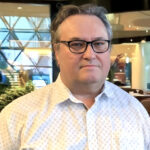 Меѓу сè и ништо: филозофска теорија  што го објаснува постоењето