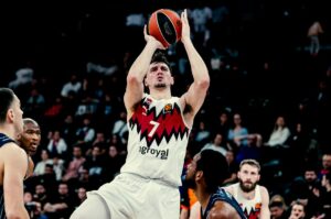 Една фуриозна четвртина доволна за триумф на Басконија во Истанбул