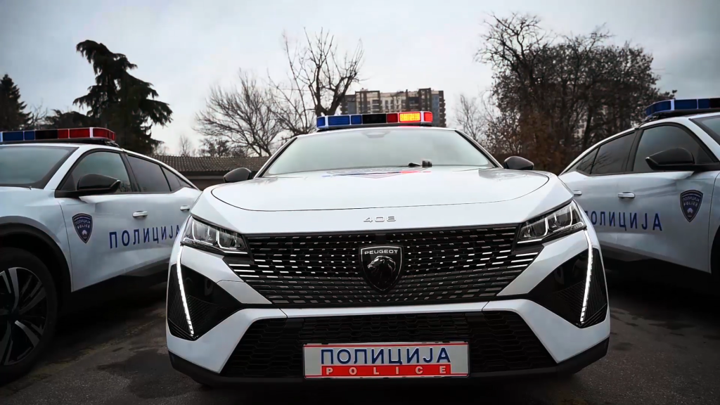 (ВИДЕО) МВР избра најдобри понуди, но една фирма се жали на тендерот за полициски униформи