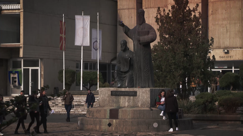 (ВИДЕО) Државно спонзориран одлив на мозоци или како Македонија им плаќа на најдобрите да се иселат