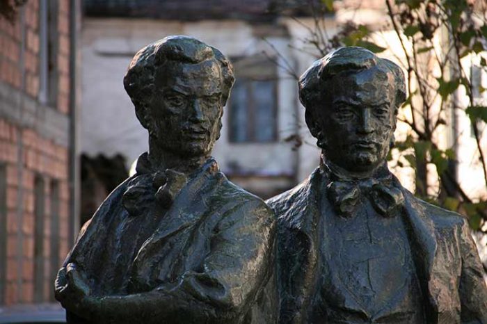 НА ДЕНЕШЕН ДЕН: Не го виде Охрид, не ја виде Струга, неговата т`га за југ заврши во зандана – во Цариград почина Константин Миладинов