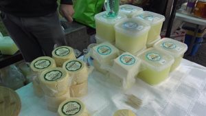 Млекарите од Република Српска предупредуваат на увоз на „вештачко сирење“, цената била нереално ниска