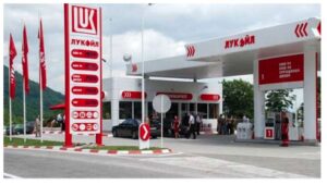 Лукои ги продава странските средства на американската Карлајл груп