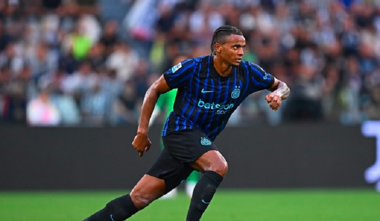 Интер ќе го откупи Мануел Аканџи