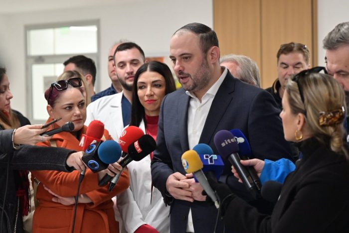 ПРВОТО БЕБЕ ВО МАКЕДОНИЈА: Добредојде Евгенија, ти си најубавиот почеток на Новата 2026 година, објави Ѓеорѓиевски по посетата во ГАК