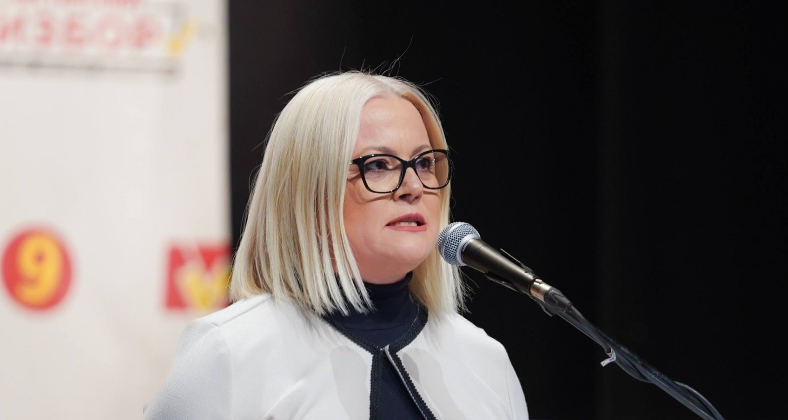 „Нудеше влез во Владата, без да бара претседателско место во Собранието“: Стојаноска објави ‘Ахмети прифати министер помалку’